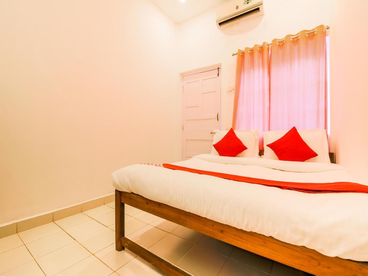 Oyo 22056 Arambol Plaza Beach Resort Dış mekan fotoğraf
