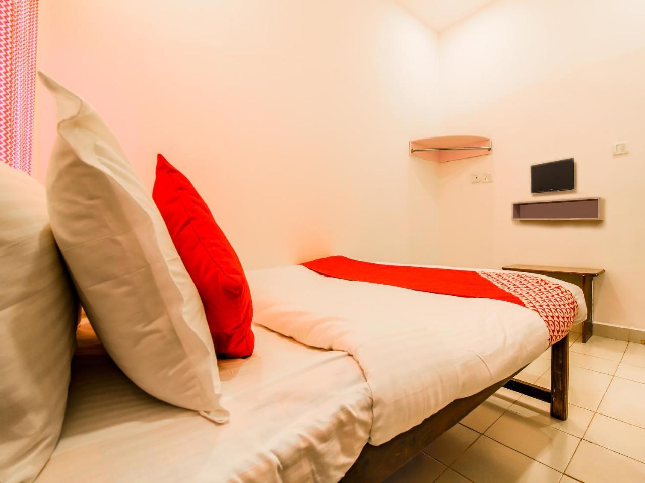 Oyo 22056 Arambol Plaza Beach Resort Dış mekan fotoğraf